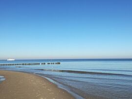 Fasten an der Ostsee, Fastenkur Ostsee Heilfasten, ein Schiff legt an
